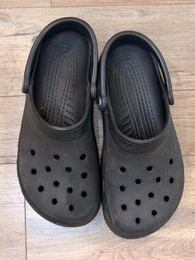 CROCS Classic Black Slip-On Clogs- Mens 8/Womens 6